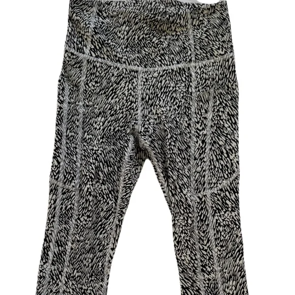 Athleta Ultimate Stash Textured 7/8 tight - Picture 4 of 8